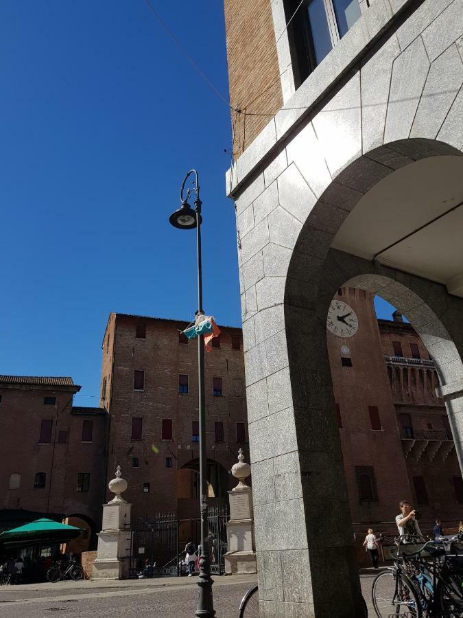A Due Passi Dal Castello Daire Ferrara Dış mekan fotoğraf