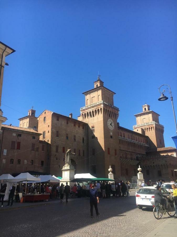 A Due Passi Dal Castello Daire Ferrara Dış mekan fotoğraf