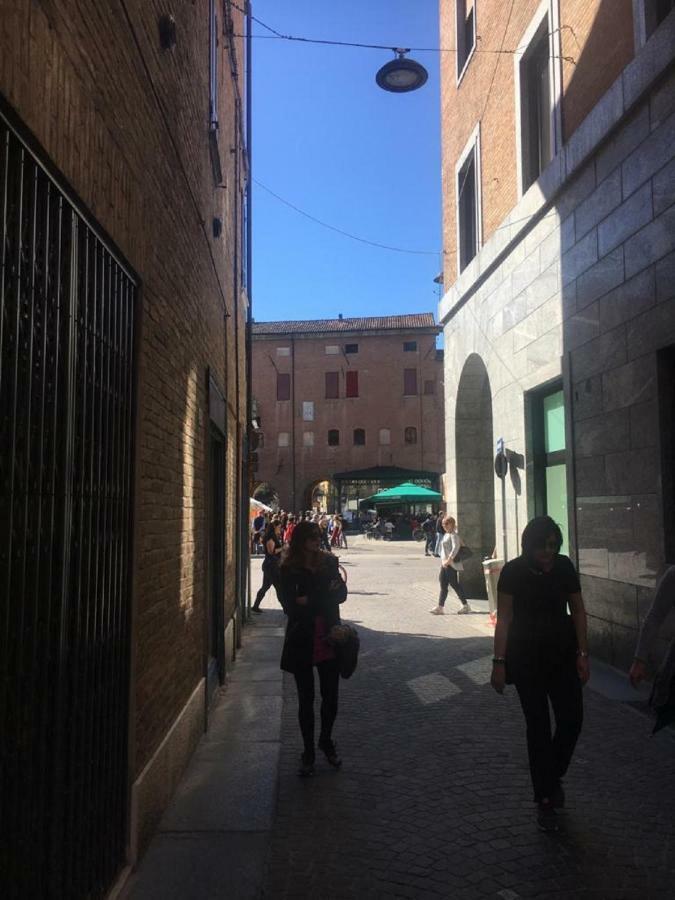 A Due Passi Dal Castello Daire Ferrara Dış mekan fotoğraf
