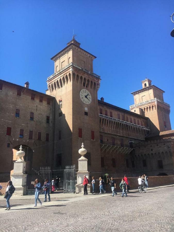 A Due Passi Dal Castello Daire Ferrara Dış mekan fotoğraf
