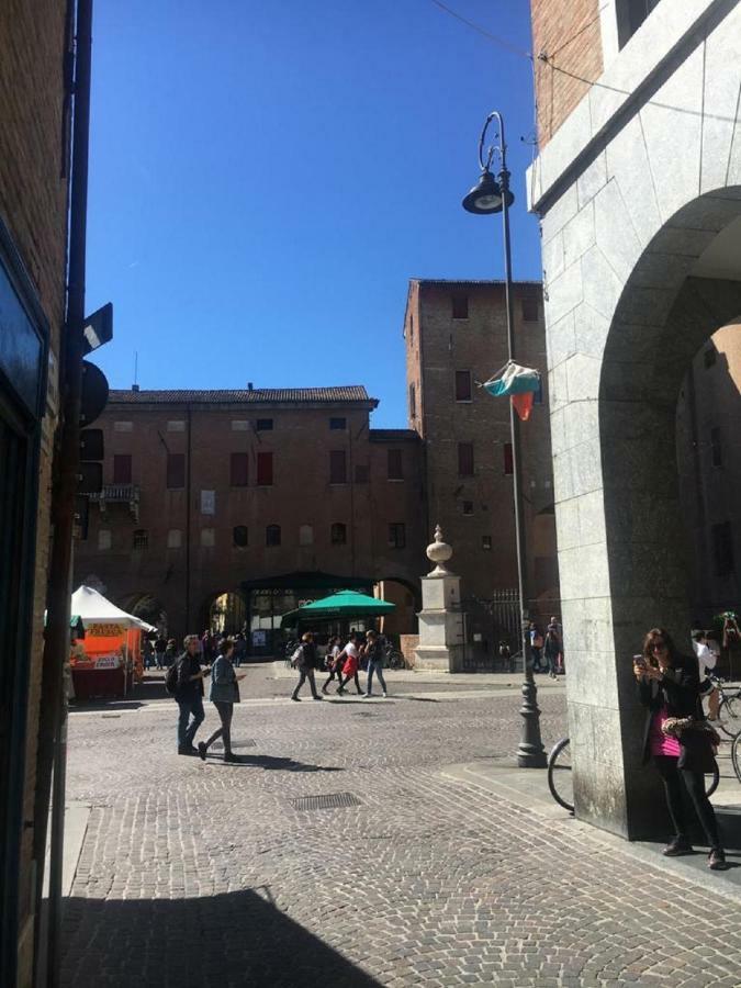 A Due Passi Dal Castello Daire Ferrara Dış mekan fotoğraf